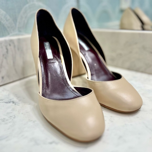 BCBGeneration Cream Pumps Block Heel Size 8M GUC - Picture 2 of 5